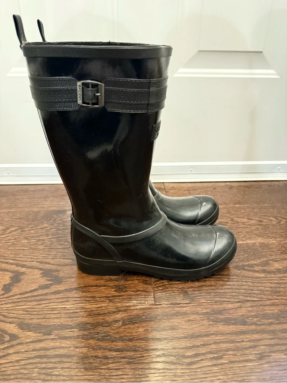 Sperry size black